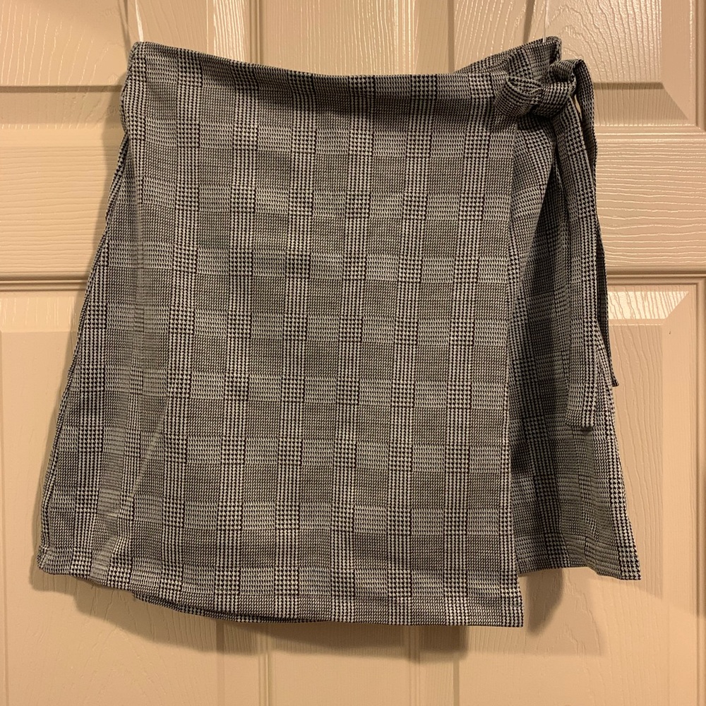 Cute Plaid Skirt (Never Worn)